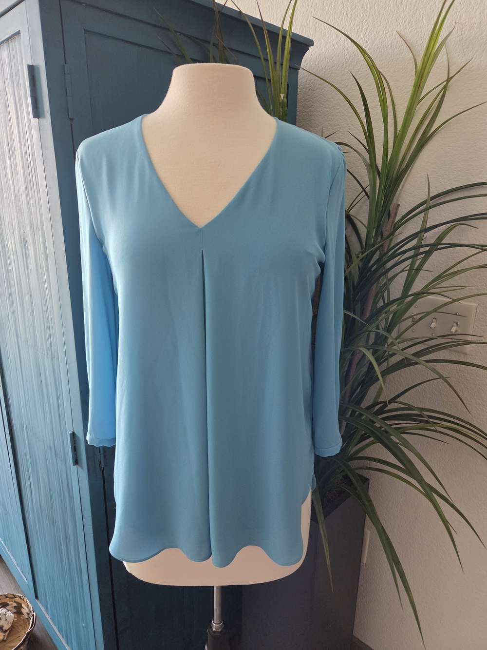 White House Black Market Sky Blue V-Neck Pleat Blouse